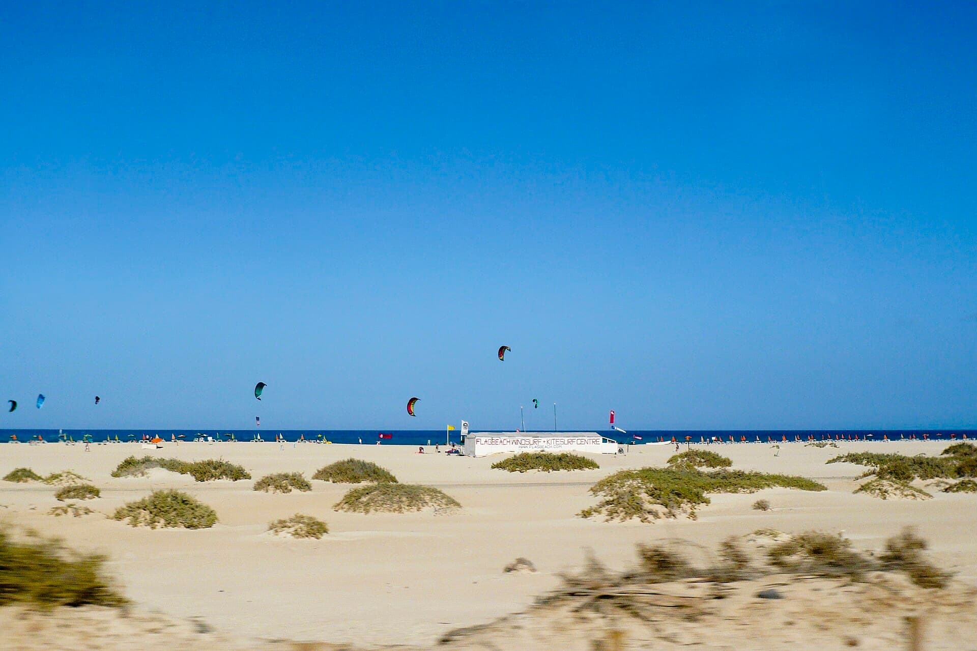 Kitesurf, windsurf a surf u Corralejo